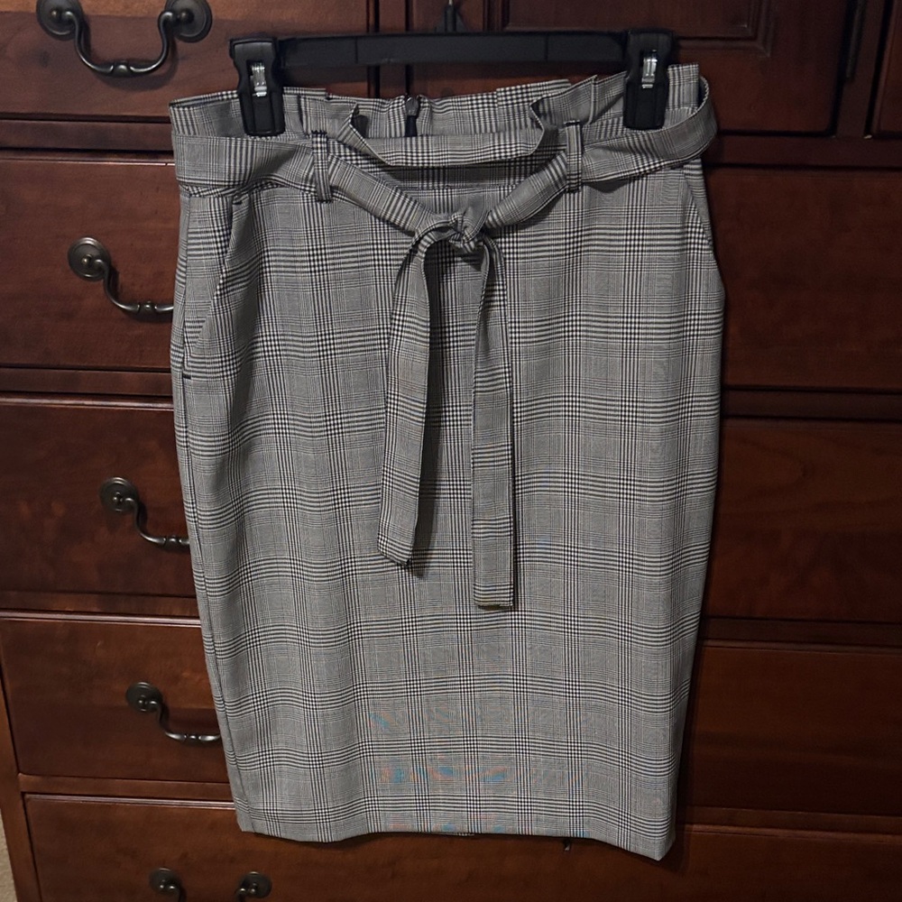 Banana Republic black and white plaid skirt
